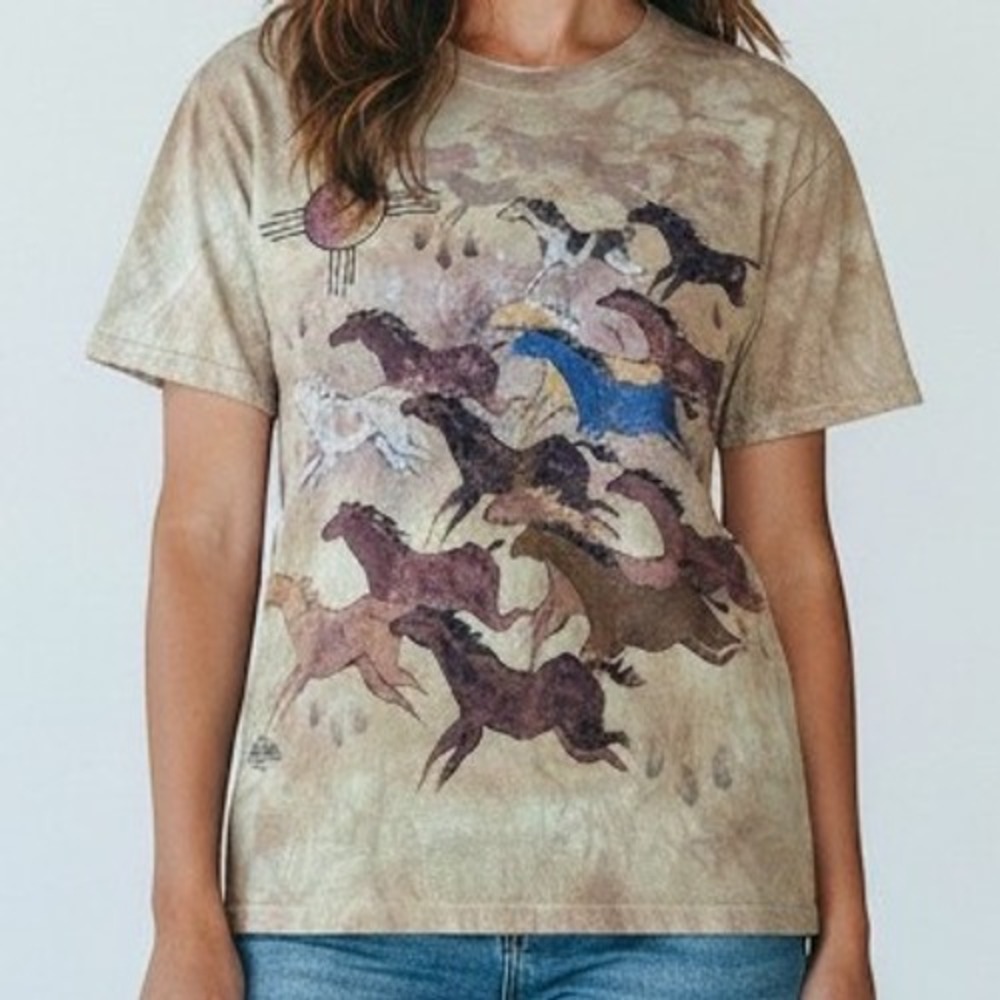 The Mountain Horse Graphic T-Shirt Medium Tan Vintage 2002 Ginny Hogan Zia Tee